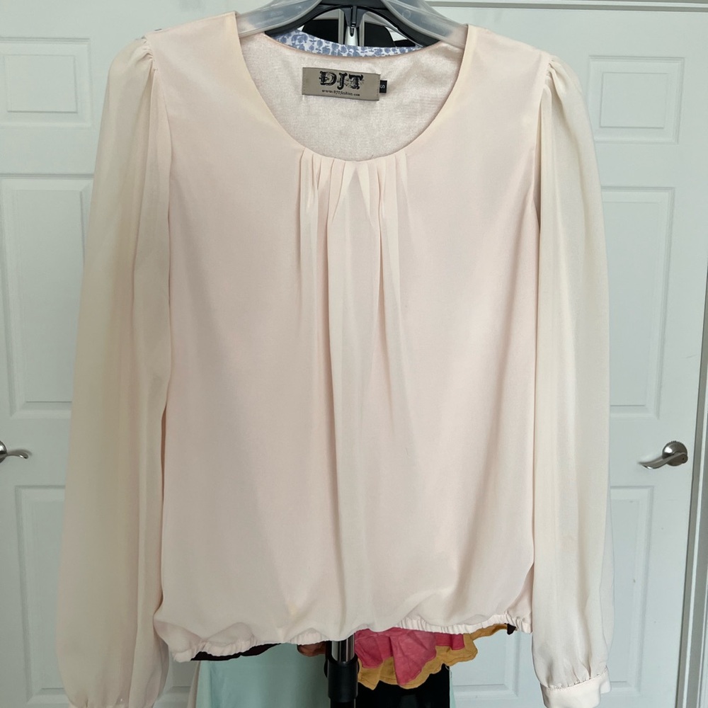 S cream blouse